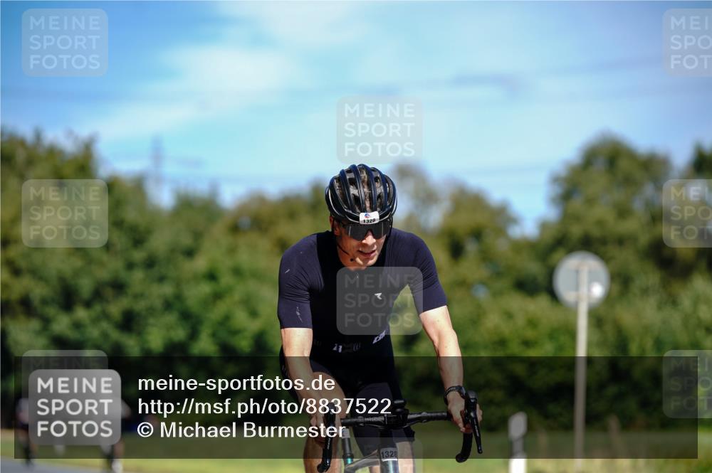 07.09.2025 - 19. Norderstedt Triathlon Michael Burmester http://msf.ph/oto/8837522 07.09.2025 12:55:14 Radfahren 295, 320, 804, 1328 meine-sportfotos.de