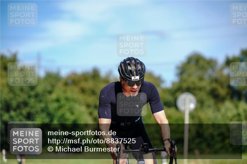07.09.2025 - 19. Norderstedt Triathlon Michael Burmester http://msf.ph/oto/8837525 07.09.2025 12:55:14 Radfahren 295, 320, 804, 1328 meine-sportfotos.de