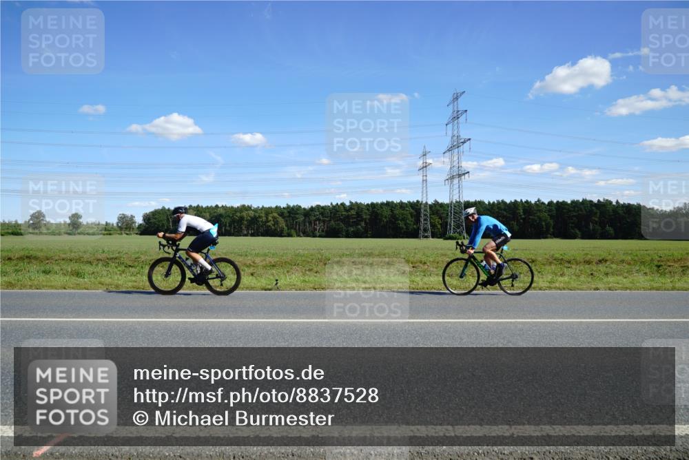 07.09.2025 - 19. Norderstedt Triathlon Michael Burmester http://msf.ph/oto/8837528 07.09.2025 14:10:42 Radfahren 876, 999, 1421 meine-sportfotos.de