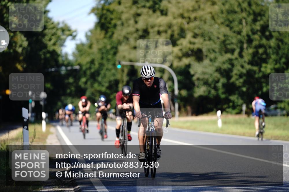 07.09.2025 - 19. Norderstedt Triathlon Michael Burmester http://msf.ph/oto/8837530 07.09.2025 14:18:23 Radfahren 393, 411, 1022 meine-sportfotos.de