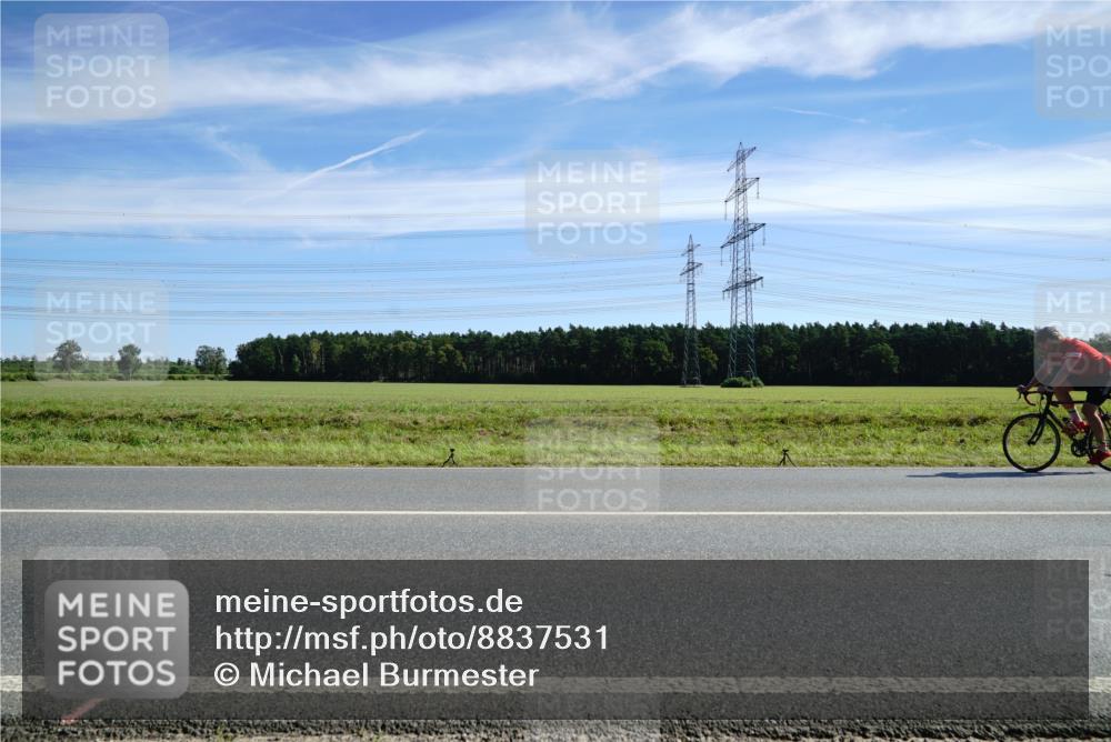 07.09.2025 - 19. Norderstedt Triathlon Michael Burmester http://msf.ph/oto/8837531 07.09.2025 12:03:02 Radfahren 207, 253, 282 meine-sportfotos.de