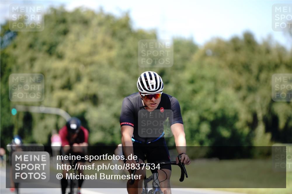 07.09.2025 - 19. Norderstedt Triathlon Michael Burmester http://msf.ph/oto/8837534 07.09.2025 14:18:24 Radfahren 393, 411, 964, 1027 meine-sportfotos.de