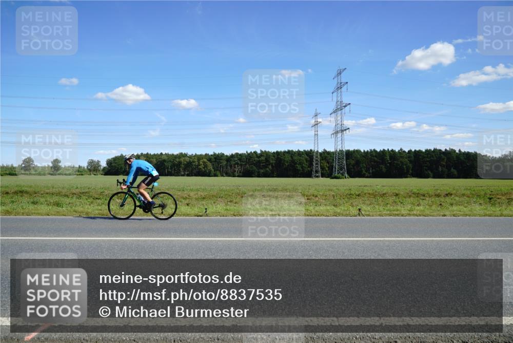 07.09.2025 - 19. Norderstedt Triathlon Michael Burmester http://msf.ph/oto/8837535 07.09.2025 14:10:42 Radfahren 876, 999, 1421 meine-sportfotos.de