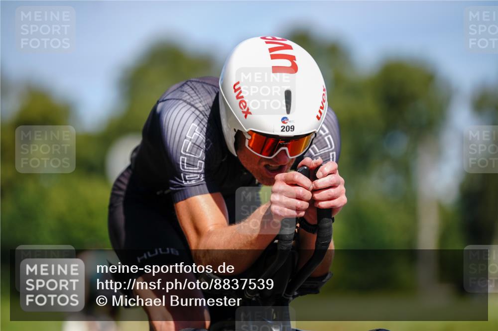 07.09.2025 - 19. Norderstedt Triathlon Michael Burmester http://msf.ph/oto/8837539 07.09.2025 12:55:19 Radfahren 209 meine-sportfotos.de