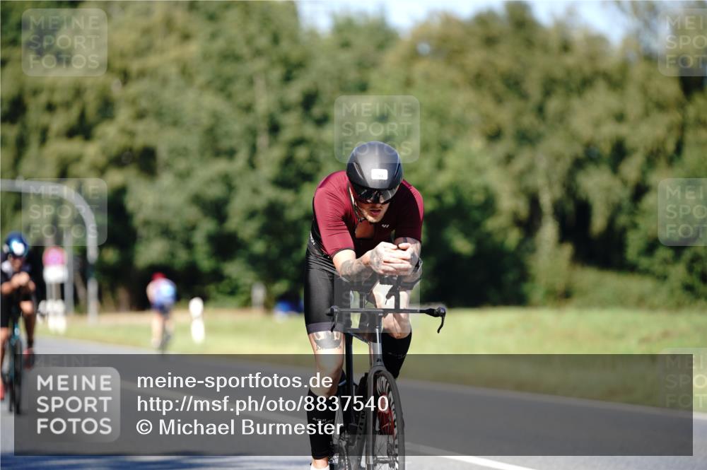 07.09.2025 - 19. Norderstedt Triathlon Michael Burmester http://msf.ph/oto/8837540 07.09.2025 14:18:25 Radfahren 393, 411, 964, 1027 meine-sportfotos.de