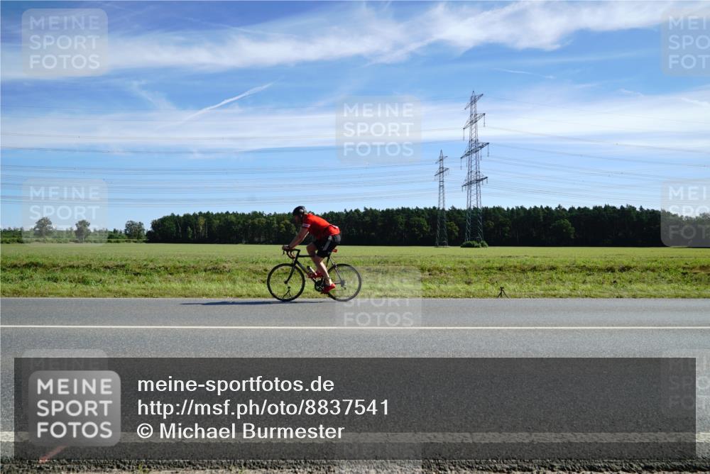 07.09.2025 - 19. Norderstedt Triathlon Michael Burmester http://msf.ph/oto/8837541 07.09.2025 12:03:03 Radfahren 207, 253, 282 meine-sportfotos.de