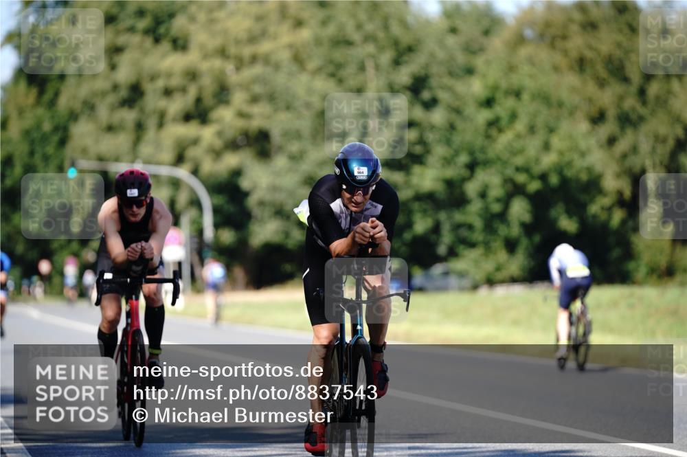 07.09.2025 - 19. Norderstedt Triathlon Michael Burmester http://msf.ph/oto/8837543 07.09.2025 14:18:26 Radfahren 393, 411, 964, 1027 meine-sportfotos.de
