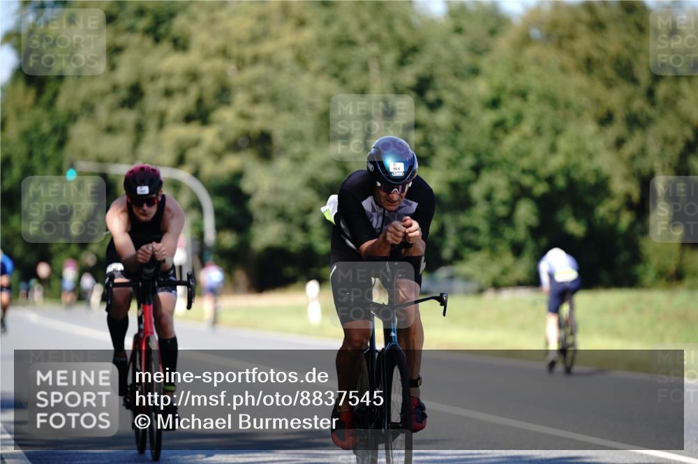 07.09.2025 - 19. Norderstedt Triathlon Michael Burmester http://msf.ph/oto/8837545 07.09.2025 14:18:26 Radfahren 393, 411, 964, 1027 meine-sportfotos.de