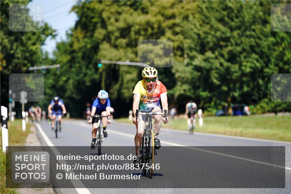 07.09.2025 - 19. Norderstedt Triathlon Michael Burmester http://msf.ph/oto/8837546 07.09.2025 12:55:25 Radfahren 332, 359 meine-sportfotos.de
