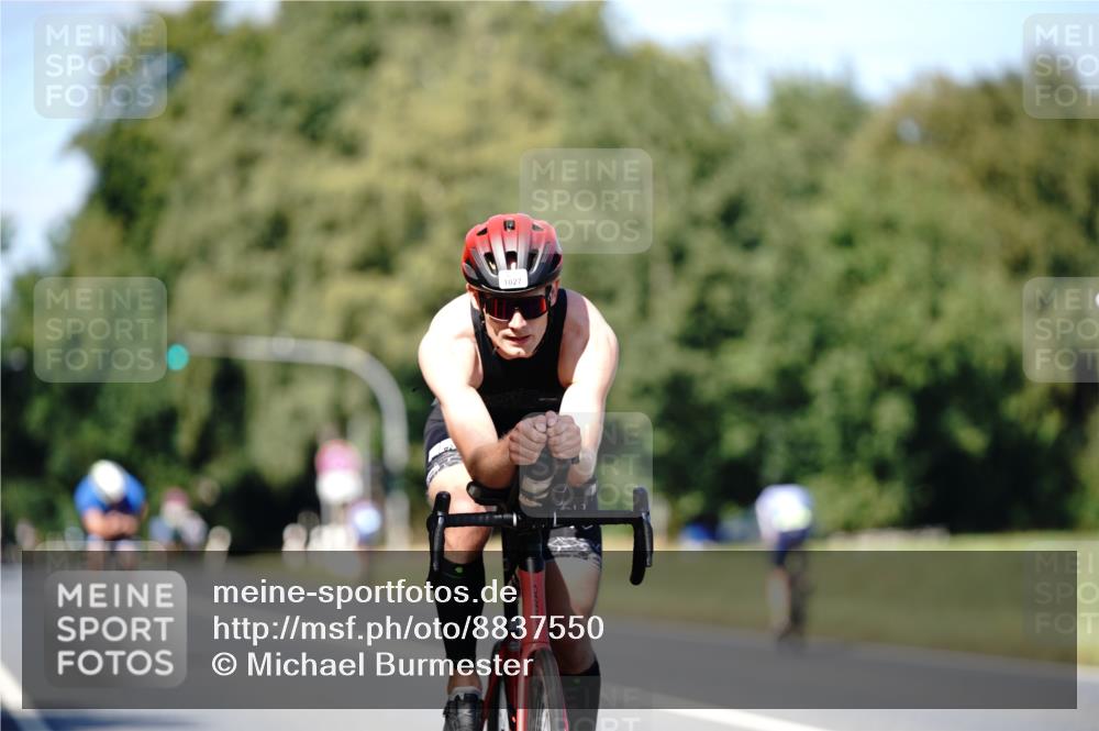 07.09.2025 - 19. Norderstedt Triathlon Michael Burmester http://msf.ph/oto/8837550 07.09.2025 14:18:27 Radfahren 393, 411, 964, 1027 meine-sportfotos.de