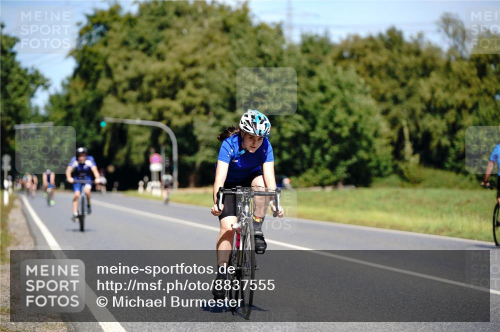 07.09.2025 - 19. Norderstedt Triathlon Michael Burmester http://msf.ph/oto/8837555 07.09.2025 12:55:27 Radfahren 332, 359 meine-sportfotos.de