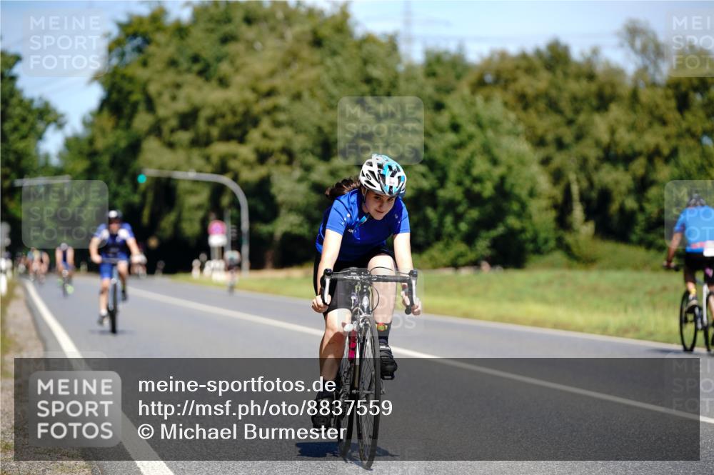 07.09.2025 - 19. Norderstedt Triathlon Michael Burmester http://msf.ph/oto/8837559 07.09.2025 12:55:28 Radfahren 332, 359 meine-sportfotos.de