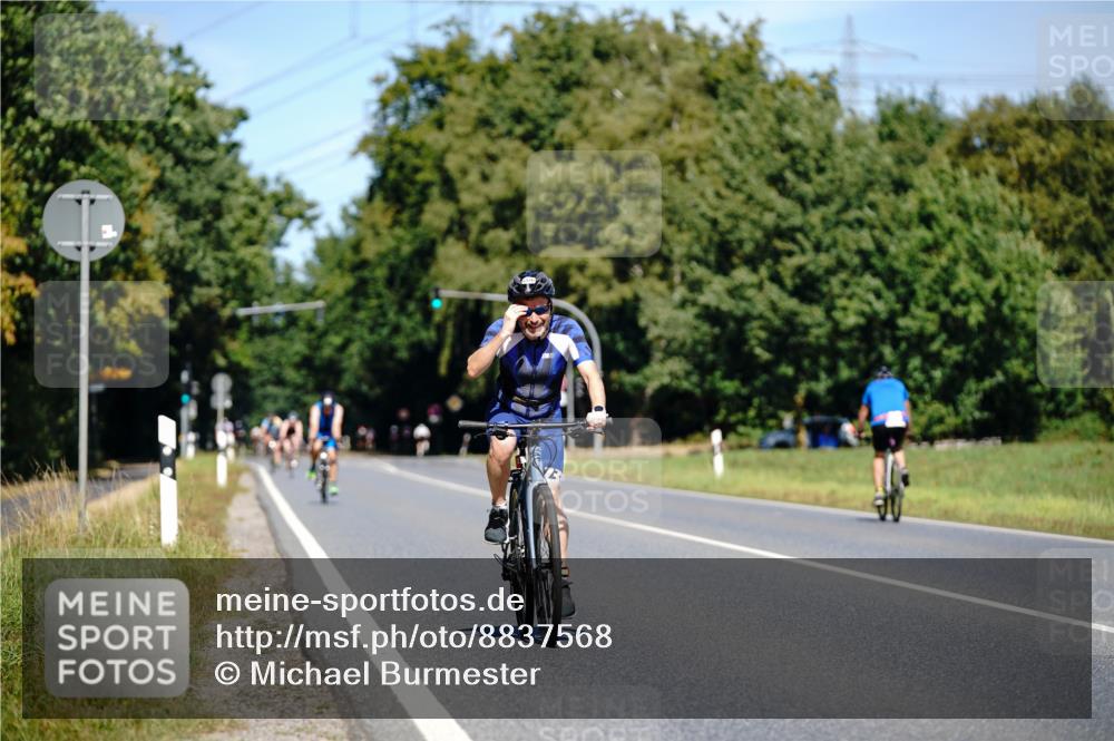 07.09.2025 - 19. Norderstedt Triathlon Michael Burmester http://msf.ph/oto/8837568 07.09.2025 12:55:30 Radfahren 332, 359, 1376 meine-sportfotos.de