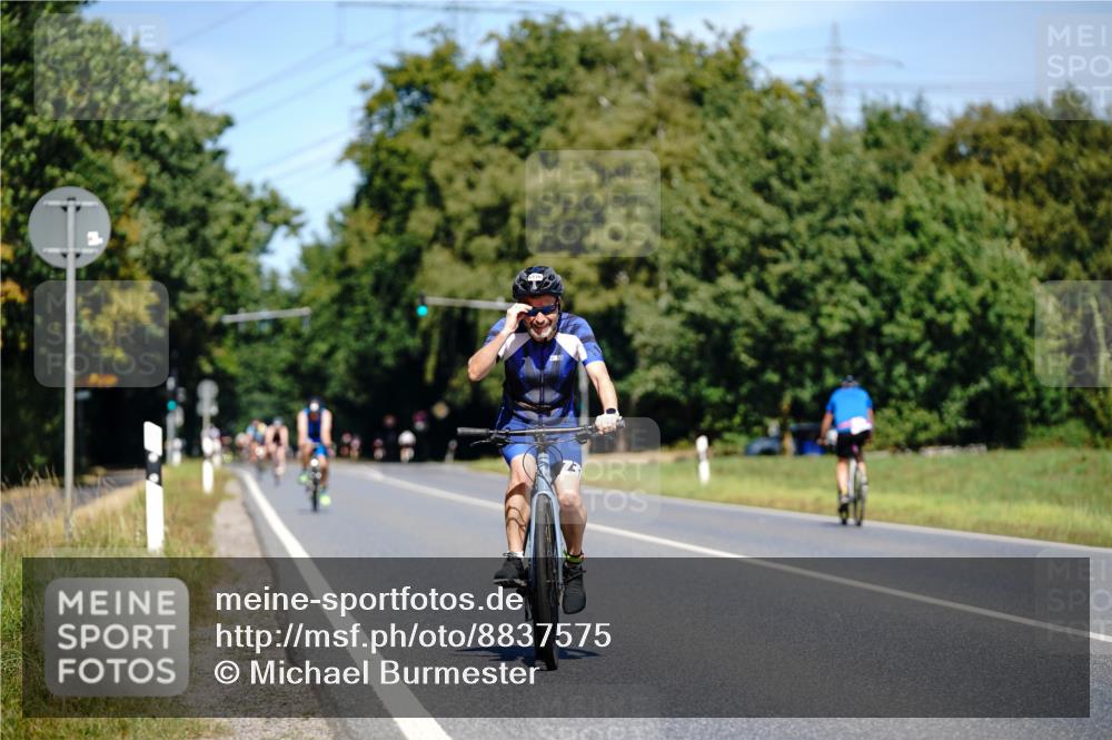 07.09.2025 - 19. Norderstedt Triathlon Michael Burmester http://msf.ph/oto/8837575 07.09.2025 12:55:30 Radfahren 332, 359, 1376 meine-sportfotos.de