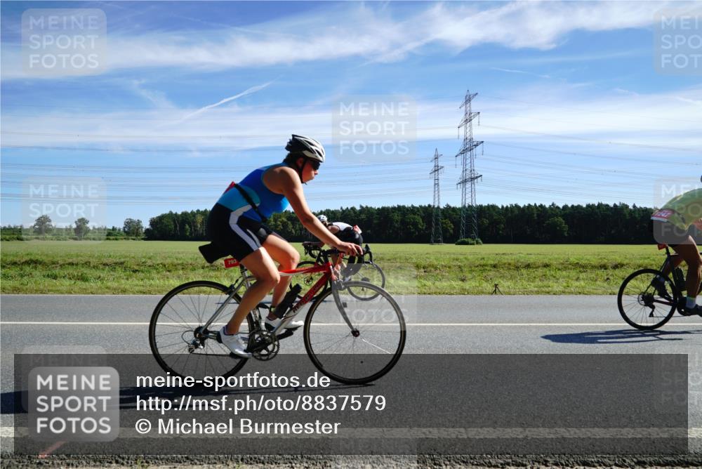 07.09.2025 - 19. Norderstedt Triathlon Michael Burmester http://msf.ph/oto/8837579 07.09.2025 12:03:07 Radfahren 207, 793, 1244, 1247, 1251, 1307 meine-sportfotos.de