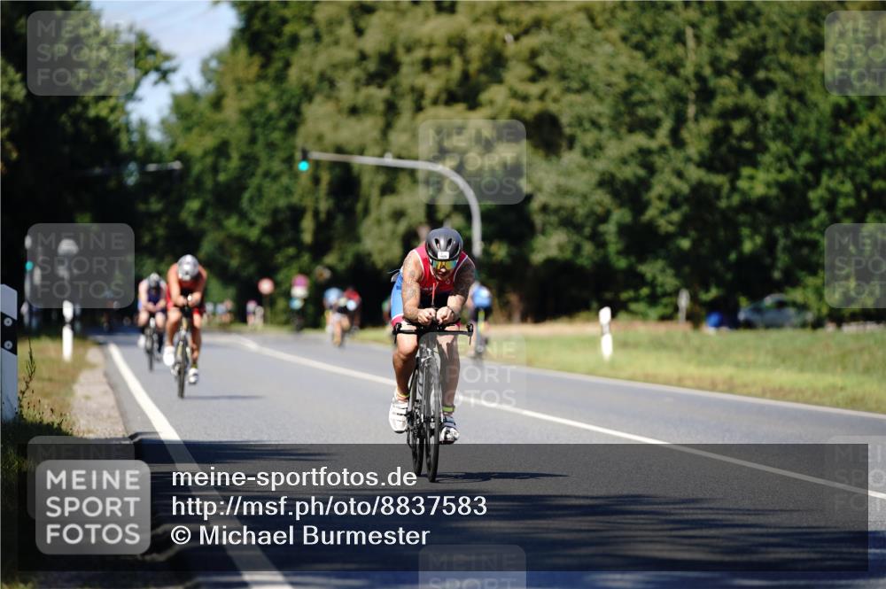 07.09.2025 - 19. Norderstedt Triathlon Michael Burmester http://msf.ph/oto/8837583 07.09.2025 14:18:52 Radfahren 1020 meine-sportfotos.de