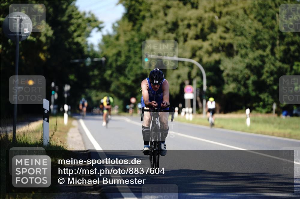 07.09.2025 - 19. Norderstedt Triathlon Michael Burmester http://msf.ph/oto/8837604 07.09.2025 14:18:59 Radfahren 967, 984 meine-sportfotos.de