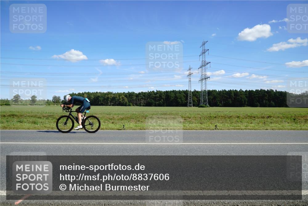 07.09.2025 - 19. Norderstedt Triathlon Michael Burmester http://msf.ph/oto/8837606 07.09.2025 14:11:04 Radfahren  meine-sportfotos.de