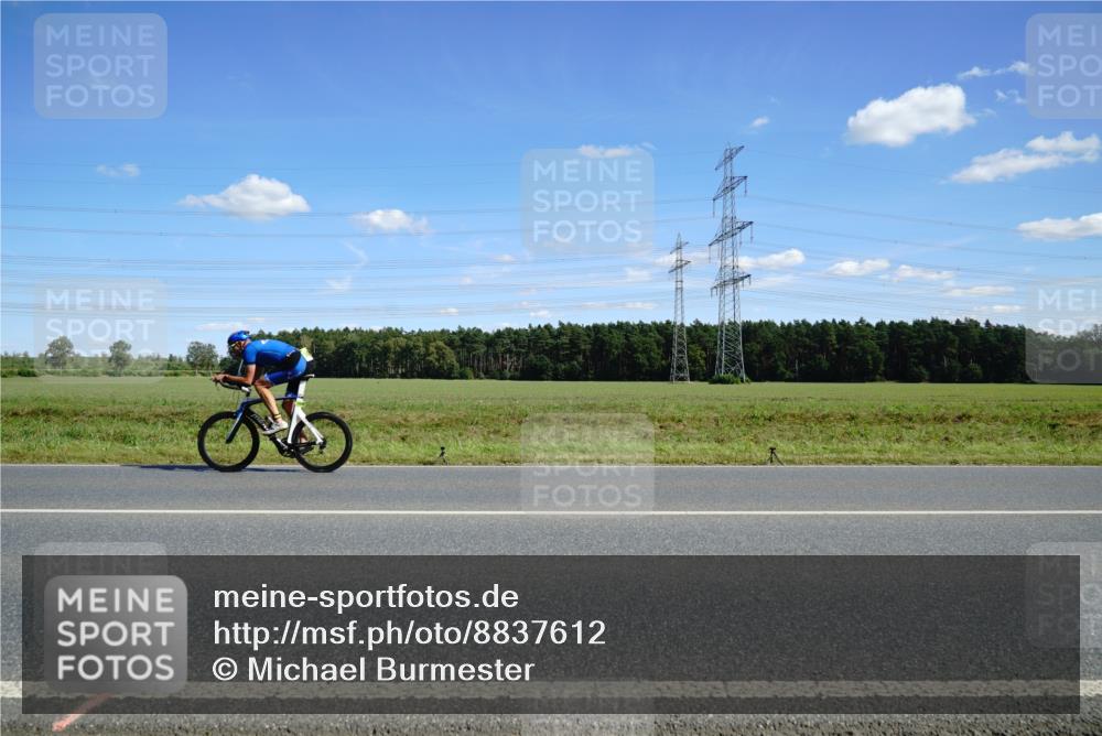 07.09.2025 - 19. Norderstedt Triathlon Michael Burmester http://msf.ph/oto/8837612 07.09.2025 14:11:11 Radfahren 1431 meine-sportfotos.de