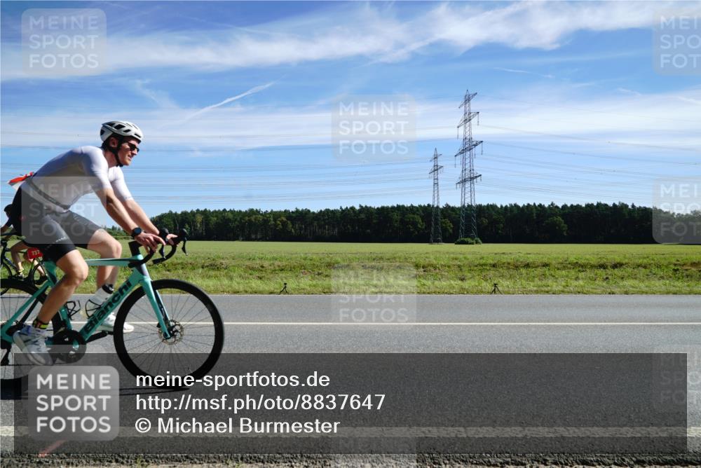 07.09.2025 - 19. Norderstedt Triathlon Michael Burmester http://msf.ph/oto/8837647 07.09.2025 12:03:16 Radfahren 737, 761 meine-sportfotos.de