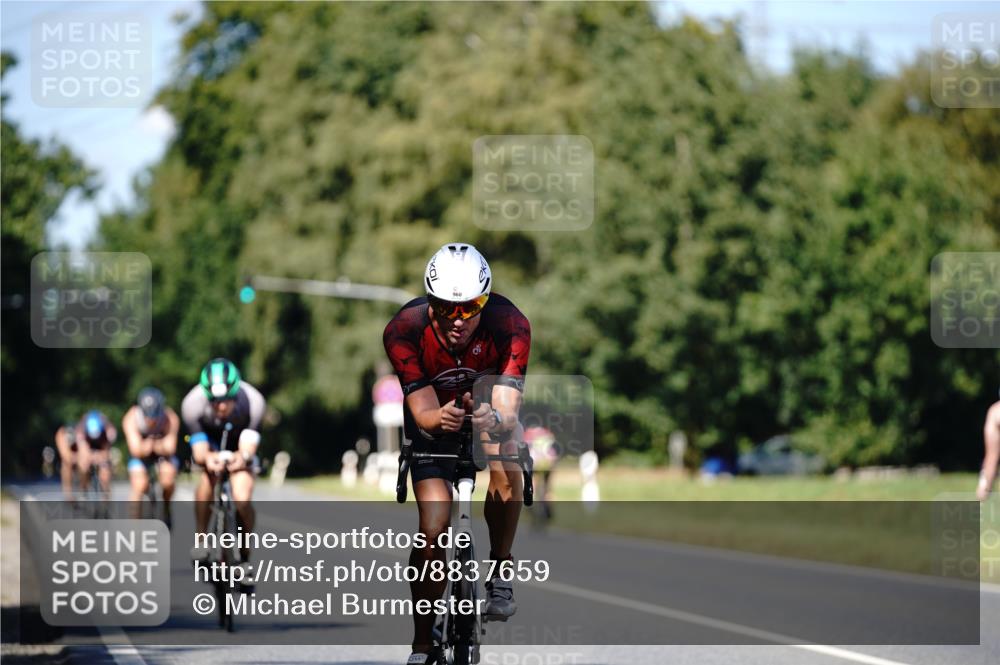 07.09.2025 - 19. Norderstedt Triathlon Michael Burmester http://msf.ph/oto/8837659 07.09.2025 14:19:38 Radfahren 960, 990, 992 meine-sportfotos.de