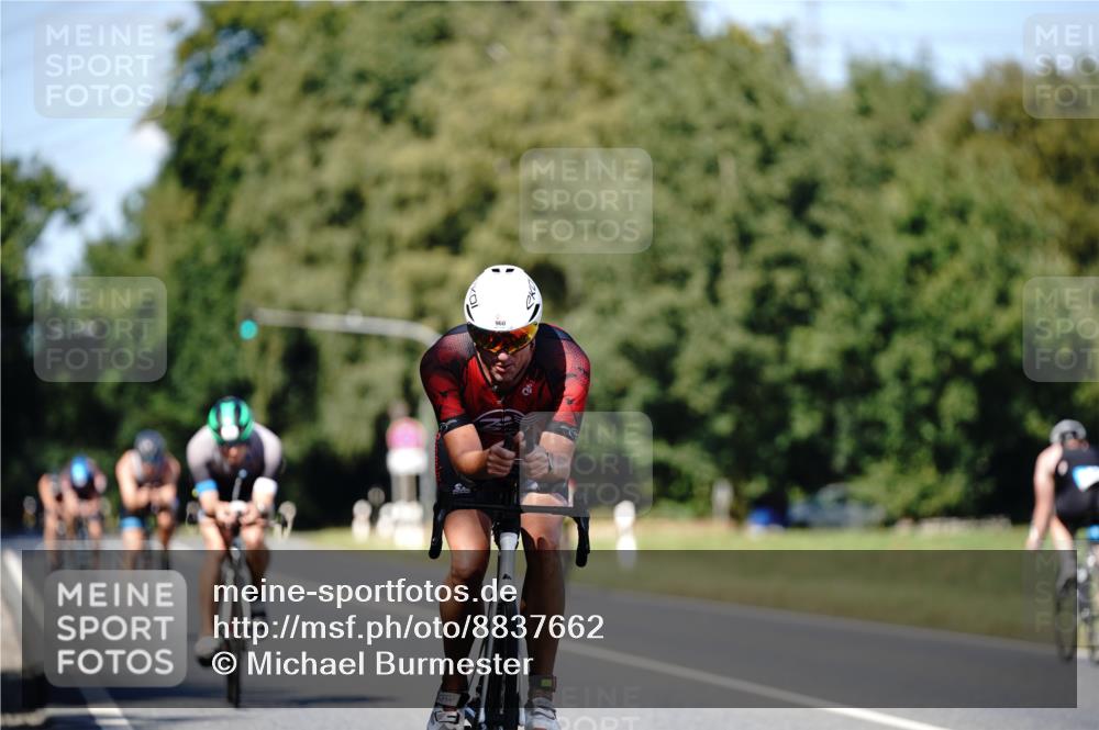 07.09.2025 - 19. Norderstedt Triathlon Michael Burmester http://msf.ph/oto/8837662 07.09.2025 14:19:38 Radfahren 960, 990, 992 meine-sportfotos.de