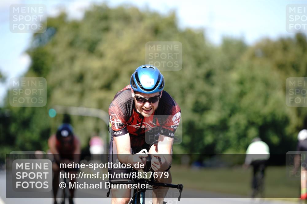 07.09.2025 - 19. Norderstedt Triathlon Michael Burmester http://msf.ph/oto/8837679 07.09.2025 14:19:43 Radfahren 959, 961, 992 meine-sportfotos.de