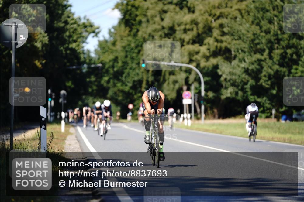 07.09.2025 - 19. Norderstedt Triathlon Michael Burmester http://msf.ph/oto/8837693 07.09.2025 14:19:55 Radfahren 1457, 1468 meine-sportfotos.de