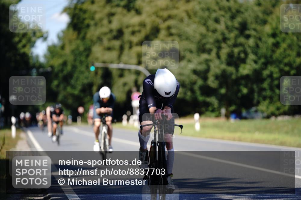 07.09.2025 - 19. Norderstedt Triathlon Michael Burmester http://msf.ph/oto/8837703 07.09.2025 14:19:58 Radfahren 876, 1457, 1468 meine-sportfotos.de