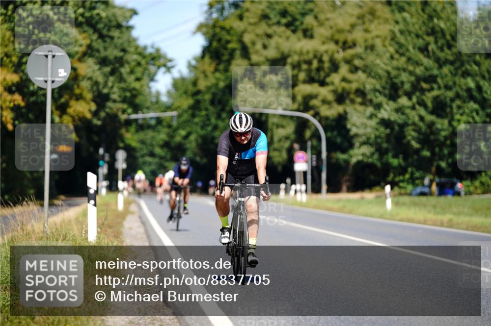 07.09.2025 - 19. Norderstedt Triathlon Michael Burmester http://msf.ph/oto/8837705 07.09.2025 12:56:09 Radfahren 336 meine-sportfotos.de