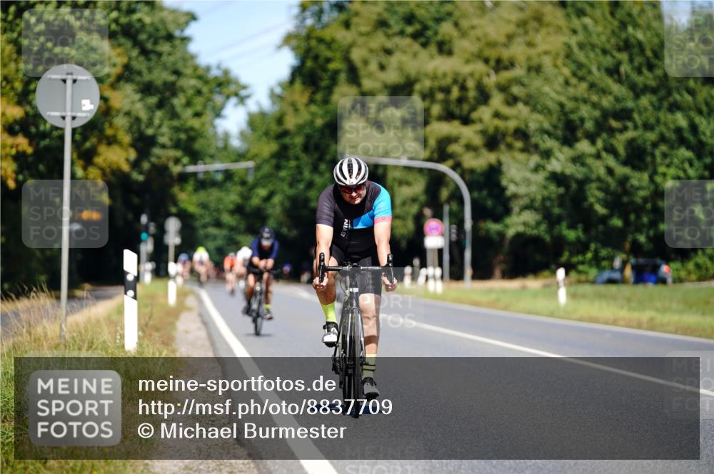 07.09.2025 - 19. Norderstedt Triathlon Michael Burmester http://msf.ph/oto/8837709 07.09.2025 12:56:09 Radfahren 336 meine-sportfotos.de