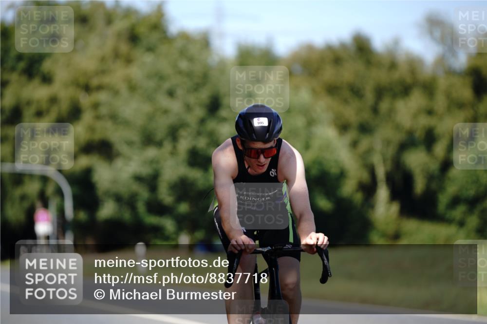 07.09.2025 - 19. Norderstedt Triathlon Michael Burmester http://msf.ph/oto/8837718 07.09.2025 14:20:04 Radfahren 989, 995 meine-sportfotos.de
