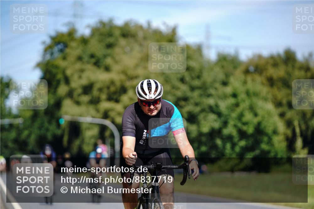 07.09.2025 - 19. Norderstedt Triathlon Michael Burmester http://msf.ph/oto/8837719 07.09.2025 12:56:11 Radfahren 336, 337 meine-sportfotos.de