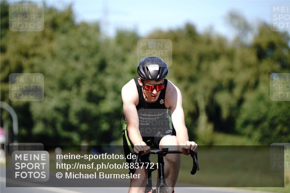 07.09.2025 - 19. Norderstedt Triathlon Michael Burmester http://msf.ph/oto/8837721 07.09.2025 14:20:04 Radfahren 989, 995 meine-sportfotos.de