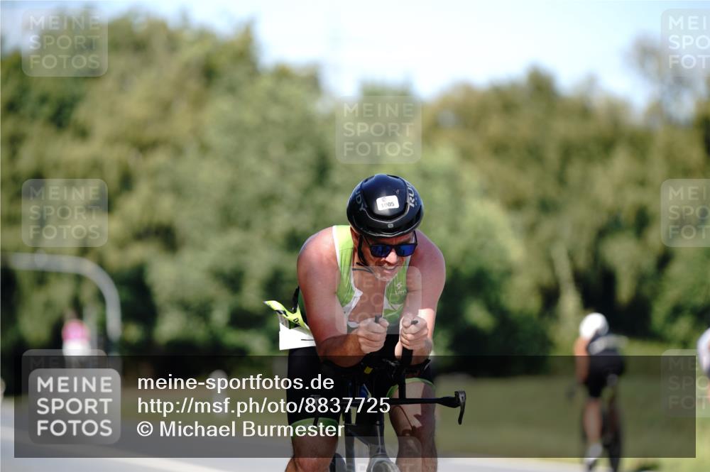 07.09.2025 - 19. Norderstedt Triathlon Michael Burmester http://msf.ph/oto/8837725 07.09.2025 14:20:09 Radfahren 388, 986, 1005 meine-sportfotos.de