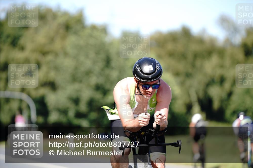 07.09.2025 - 19. Norderstedt Triathlon Michael Burmester http://msf.ph/oto/8837727 07.09.2025 14:20:09 Radfahren 388, 986, 1005 meine-sportfotos.de