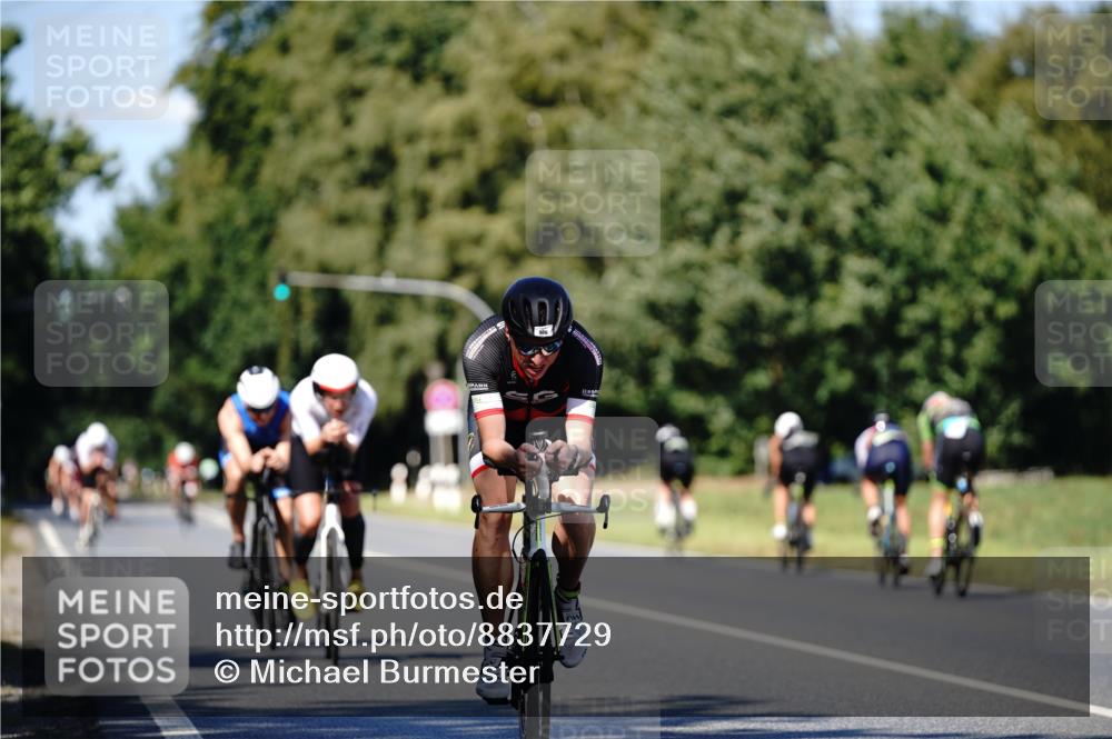 07.09.2025 - 19. Norderstedt Triathlon Michael Burmester http://msf.ph/oto/8837729 07.09.2025 14:20:11 Radfahren 388, 986, 1005, 1010 meine-sportfotos.de