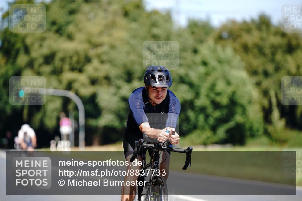 07.09.2025 - 19. Norderstedt Triathlon Michael Burmester http://msf.ph/oto/8837733 07.09.2025 12:56:14 Radfahren 171, 336, 337 meine-sportfotos.de