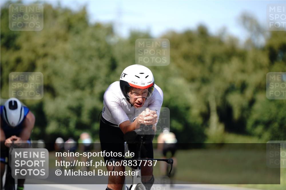 07.09.2025 - 19. Norderstedt Triathlon Michael Burmester http://msf.ph/oto/8837737 07.09.2025 14:20:13 Radfahren 388, 986, 1010, 1421 meine-sportfotos.de