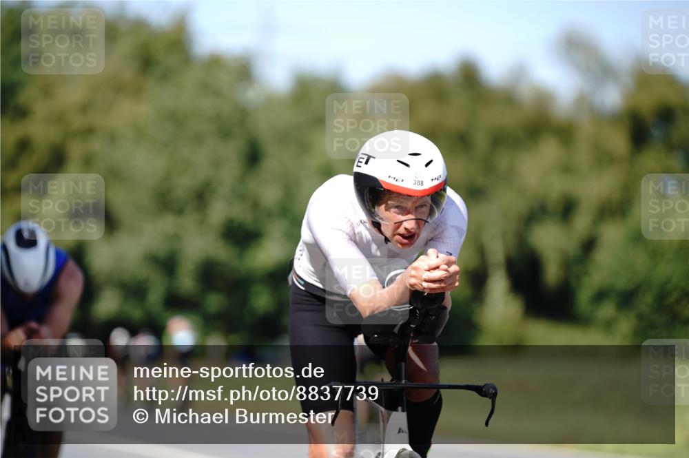 07.09.2025 - 19. Norderstedt Triathlon Michael Burmester http://msf.ph/oto/8837739 07.09.2025 14:20:13 Radfahren 388, 986, 1010, 1421 meine-sportfotos.de