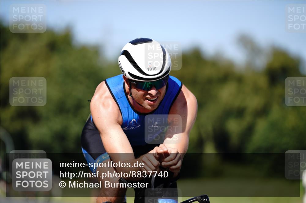 07.09.2025 - 19. Norderstedt Triathlon Michael Burmester http://msf.ph/oto/8837740 07.09.2025 14:20:14 Radfahren 388, 986, 1010, 1421 meine-sportfotos.de