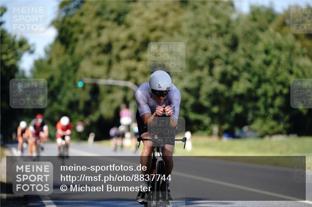 07.09.2025 - 19. Norderstedt Triathlon Michael Burmester http://msf.ph/oto/8837744 07.09.2025 14:20:16 Radfahren 976, 1010, 1421 meine-sportfotos.de