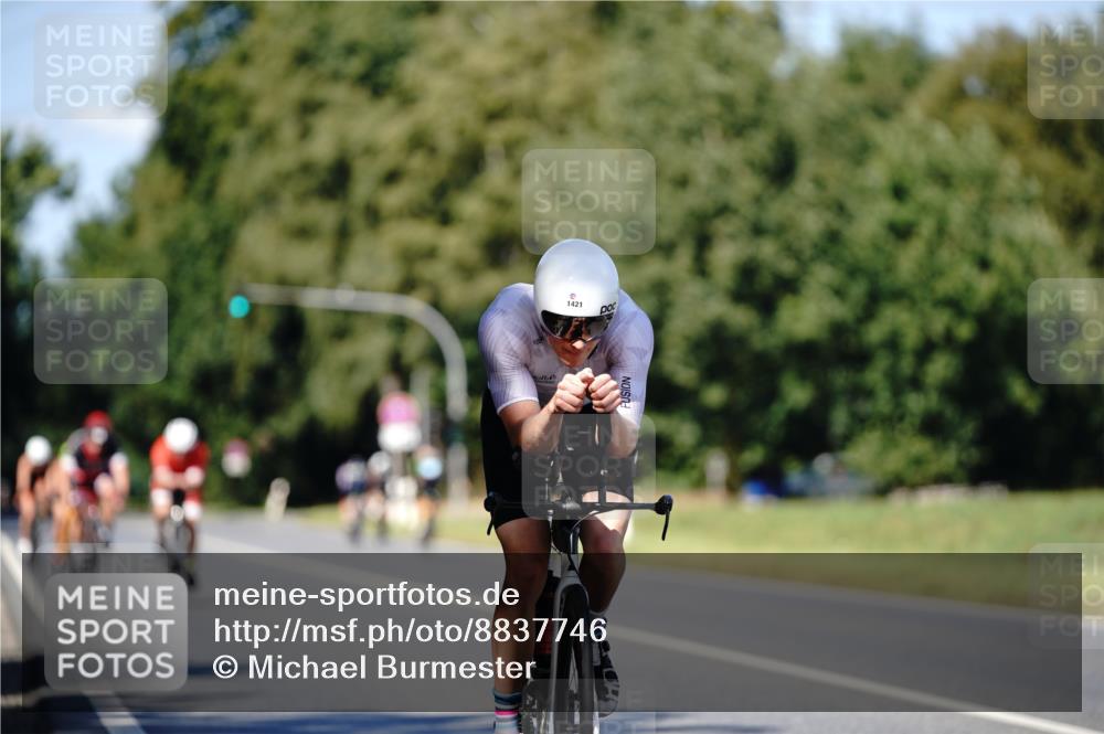 07.09.2025 - 19. Norderstedt Triathlon Michael Burmester http://msf.ph/oto/8837746 07.09.2025 14:20:16 Radfahren 976, 1010, 1421 meine-sportfotos.de
