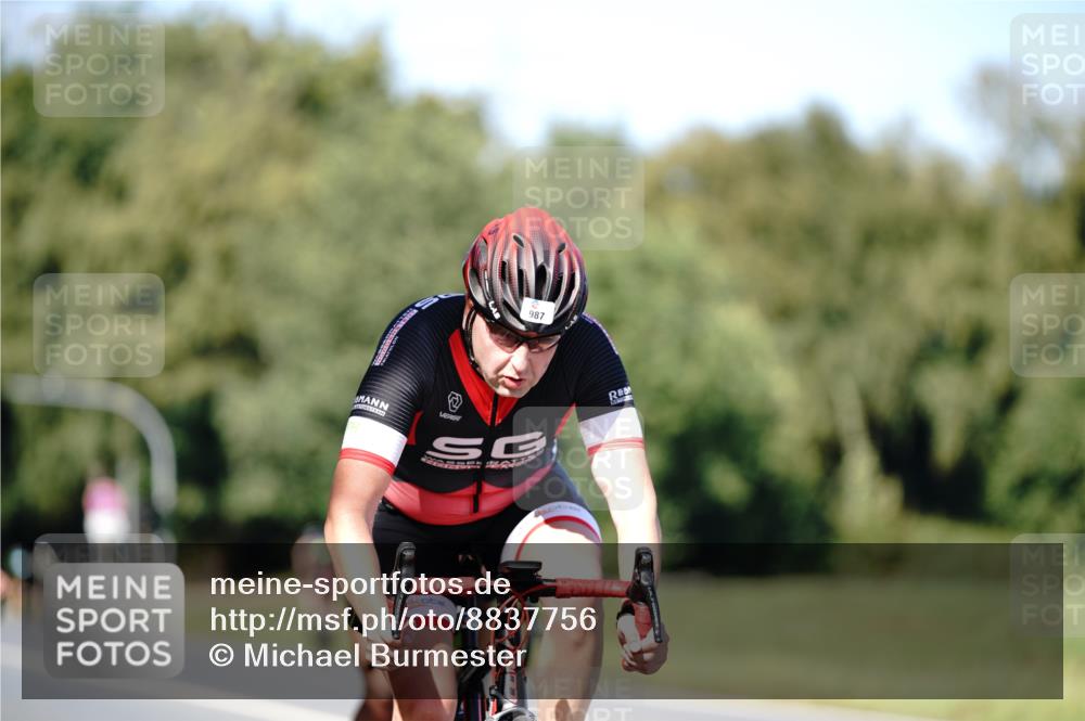 07.09.2025 - 19. Norderstedt Triathlon Michael Burmester http://msf.ph/oto/8837756 07.09.2025 14:20:21 Radfahren 896, 976, 987, 1434 meine-sportfotos.de