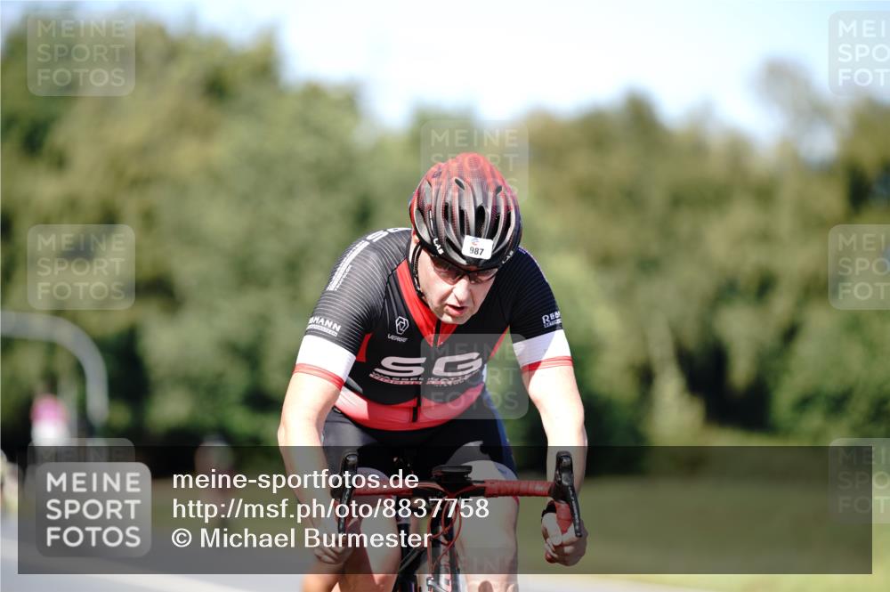 07.09.2025 - 19. Norderstedt Triathlon Michael Burmester http://msf.ph/oto/8837758 07.09.2025 14:20:21 Radfahren 896, 976, 987, 1434 meine-sportfotos.de