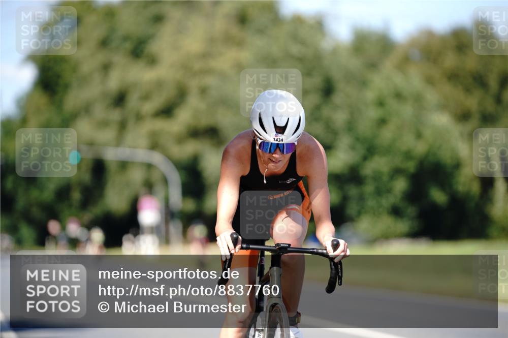 07.09.2025 - 19. Norderstedt Triathlon Michael Burmester http://msf.ph/oto/8837760 07.09.2025 14:20:22 Radfahren 896, 976, 987, 1434 meine-sportfotos.de