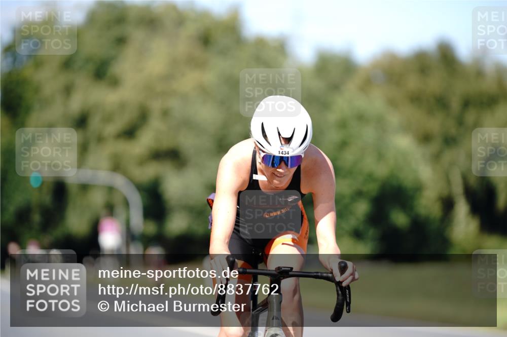 07.09.2025 - 19. Norderstedt Triathlon Michael Burmester http://msf.ph/oto/8837762 07.09.2025 14:20:22 Radfahren 896, 976, 987, 1434 meine-sportfotos.de