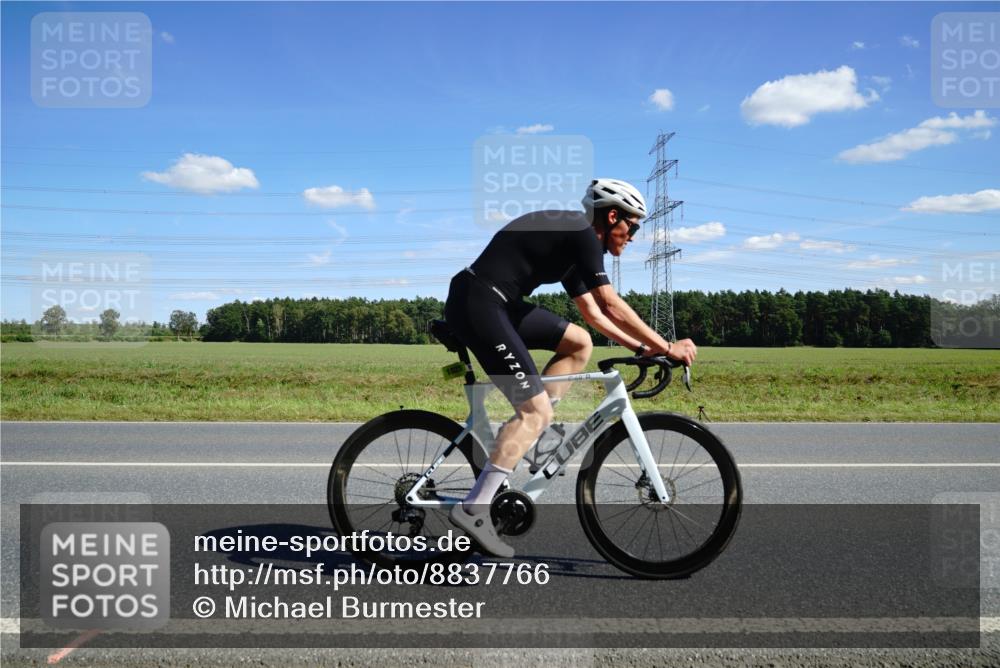 07.09.2025 - 19. Norderstedt Triathlon Michael Burmester http://msf.ph/oto/8837766 07.09.2025 14:11:57 Radfahren 1025 meine-sportfotos.de