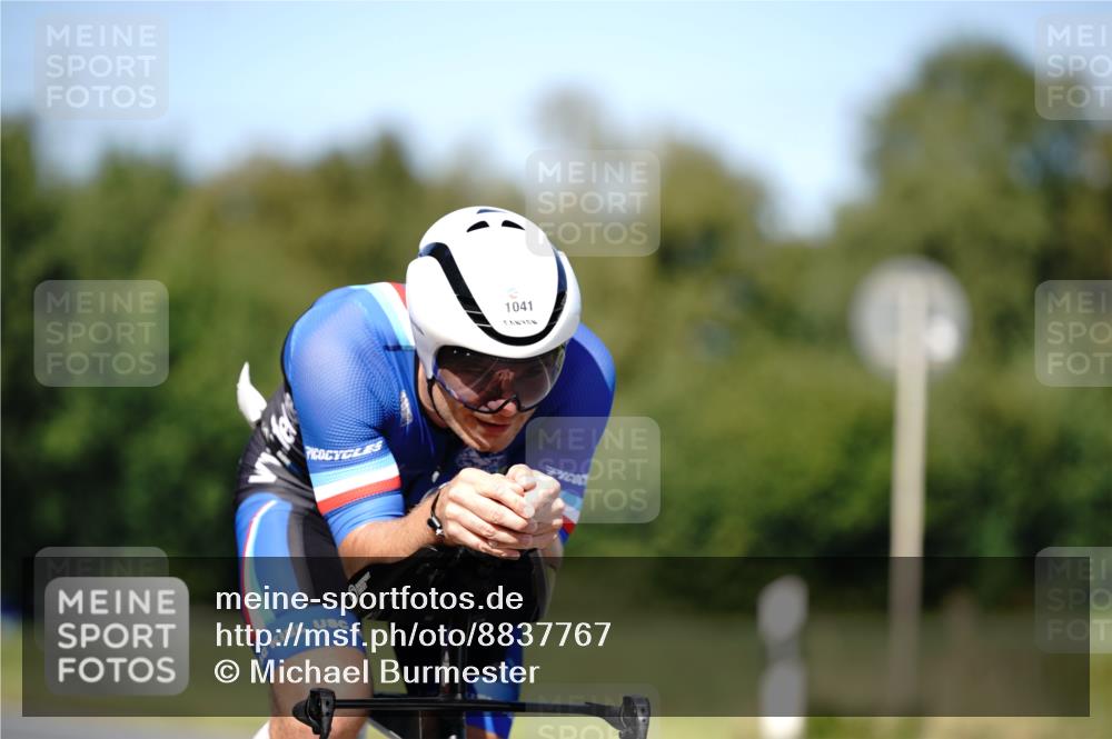 07.09.2025 - 19. Norderstedt Triathlon Michael Burmester http://msf.ph/oto/8837767 07.09.2025 14:20:41 Radfahren 1041 meine-sportfotos.de