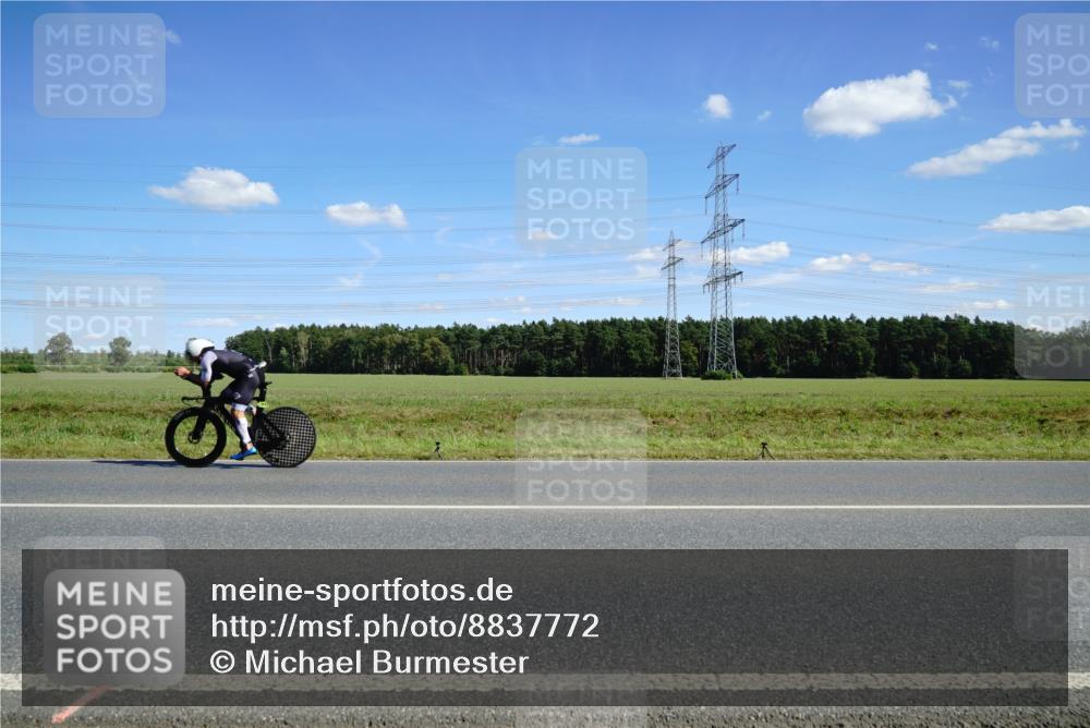 07.09.2025 - 19. Norderstedt Triathlon Michael Burmester http://msf.ph/oto/8837772 07.09.2025 14:12:03 Radfahren 911 meine-sportfotos.de